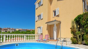 Unclassified image, 4 of 67, button - Lovely Flat with swimming pool near beach (Vinkuran)