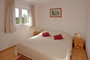 3 bedrooms, WiFi, bed sheets