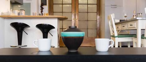 Apartment, 1 Schlafzimmer | Essbereich im Zimmer