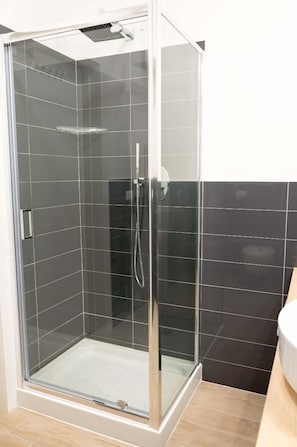 Studio | Dusche im Bad