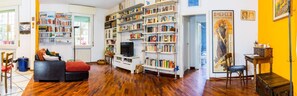 Appartamento, 2 camere da letto | Area soggiorno | TV a schermo piatto