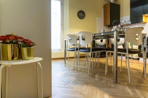 In-room dining - Casa Garisenda (Bologna)