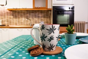 Appartement, 1 chambre | Restauration dans la chambre