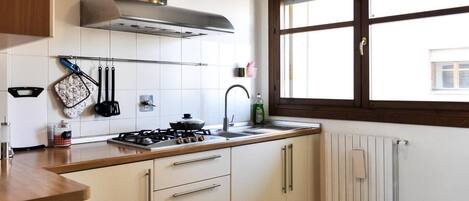 Departamento, 1 habitación | Cocina privada | Refrigerador con congelador, horno, parrilla de estufa y lavavajillas