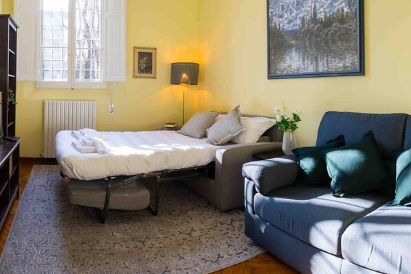 Appartement, 3 chambres | Coin séjour