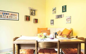 Apartment, 1 Schlafzimmer | Essbereich im Zimmer