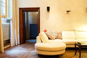 Appartement, 1 chambre | Aire de séjour | Téléviseur à écran plat