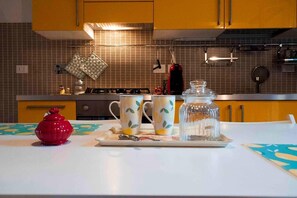 Apartment | Essbereich im Zimmer