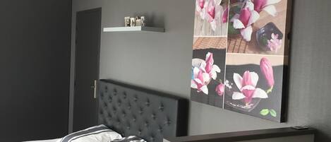 Double Room, Accessible | Desk, soundproofing, free cribs/infant beds, free WiFi