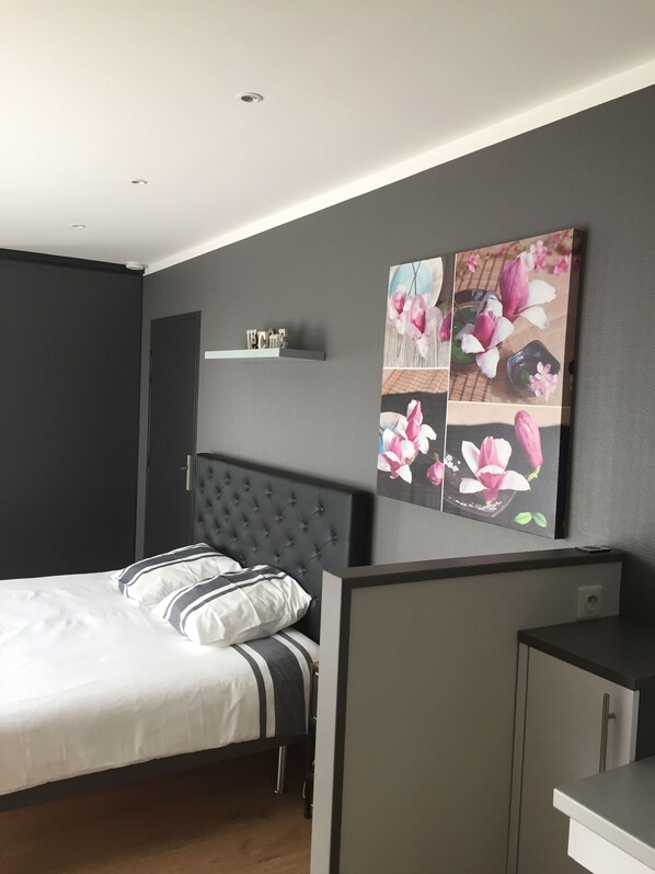 Desk, soundproofing, free cots/infant beds, free WiFi - Chambre d'Hotes Asam (Lherm)