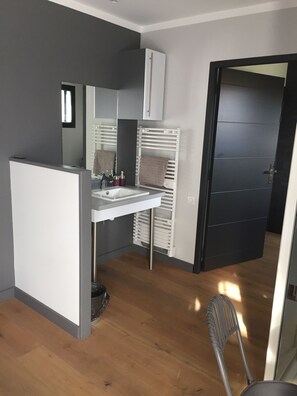 Bathroom sink - Chambre d'Hotes Asam (Lherm)