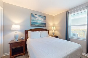 1 chambre, fer et planche à repasser, accès Internet, draps fournis