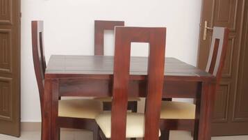 Apartment, 2 Bedrooms | In-room dining