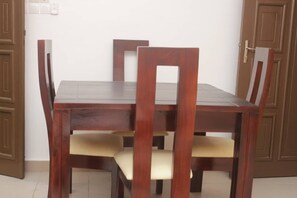 อพาร์ทเมนท์, 2 ห้องนอน | บริการอาหารในห้องพัก