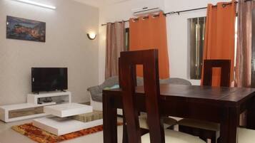 Apartemen, 2 kamar tidur | Makan di kamar