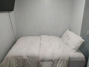 1 habitación, tabla de planchar con plancha, wifi y ropa de cama