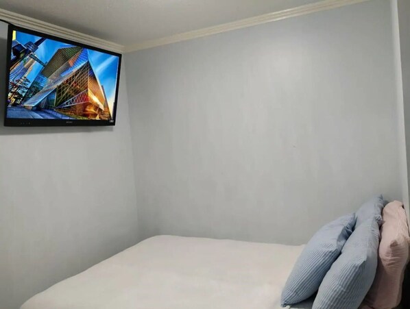 1 chambre, fer et planche à repasser, Wi-Fi, draps fournis