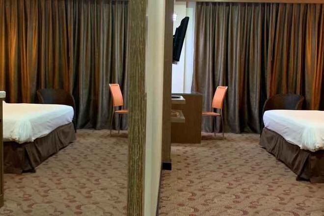 Skrivebord, skrivebord for bærbar PC, strykejern/-brett og sengetøy