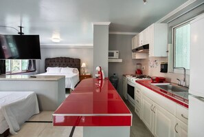 Fridge, microwave, oven, stovetop - Enjoy Modern Experience near Roma Norte. (Juárez)