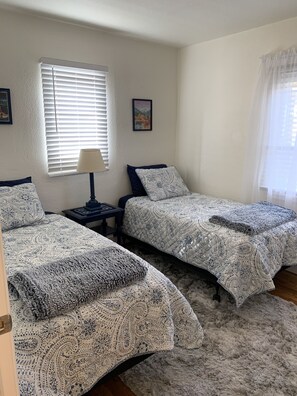 2 bedrooms, iron/ironing board, free WiFi, bed sheets - Boise's Jewel on Gem St. With 2 bedrooms & 1 bathroom. (Boise)