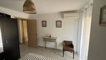 1 slaapkamer, een strijkplank/strijkijzer, reisbedje, wifi