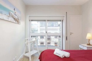 6 habitaciones, tabla de planchar con plancha, cuna de viaje y wifi 