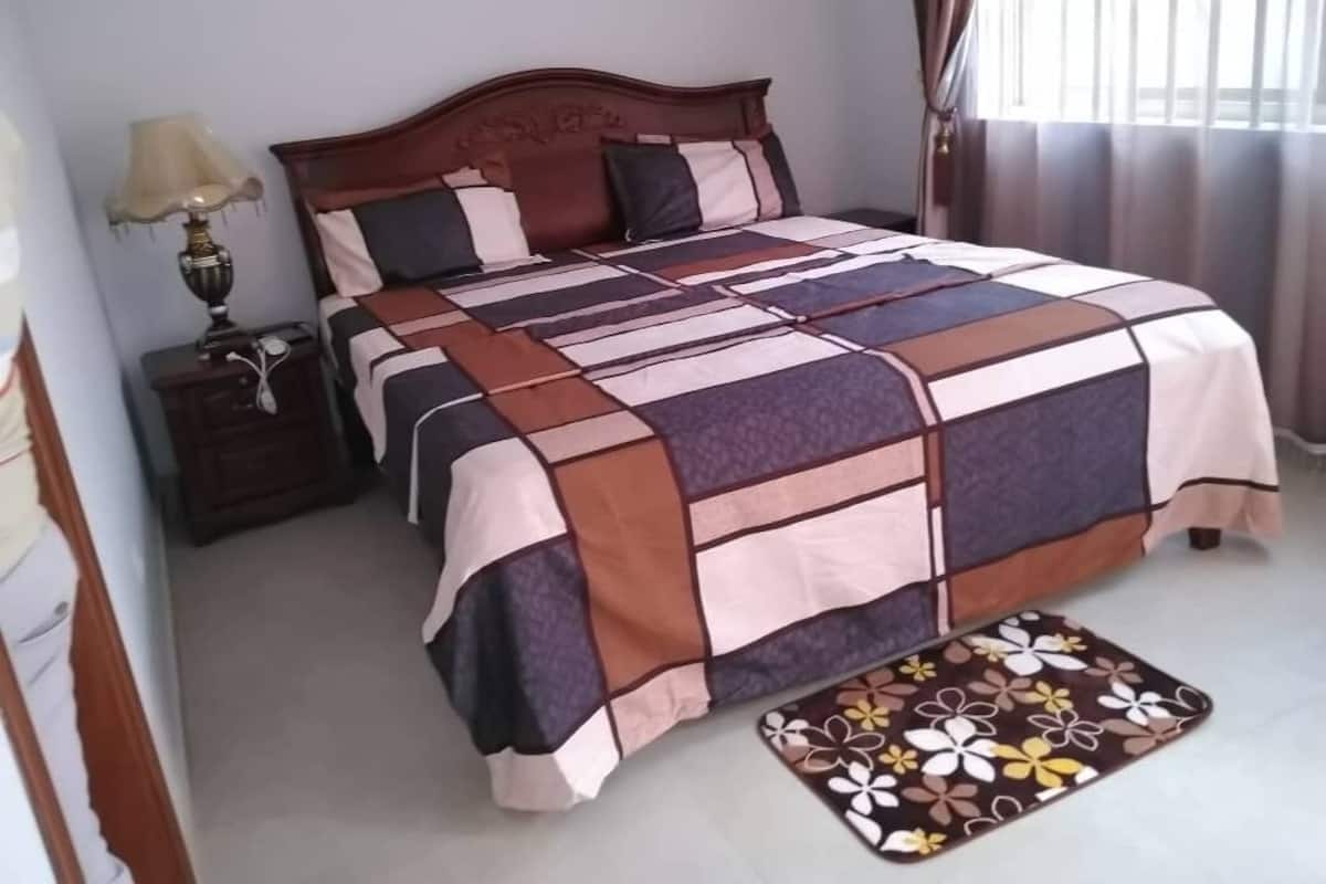 Căn hộ, 2 phòng ngủ | Màn/rèm cản sáng, bàn ủi/dụng cụ ủi quần áo 
