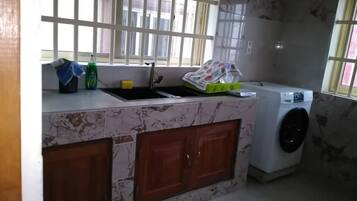 Apartemen, 3 kamar tidur | Dapur pribadi | Lemari es, oven, kompor, dan ketel listrik