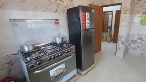 Apartment, 2 Bedrooms | Private kitchen | Fridge, oven, stovetop, electric kettle - yollande fidjrosse  Apparts (Cotonou)