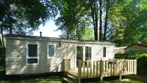 Comfort Mobile Home, 2 Bedrooms | Terrace/patio - Camping des Prairies d' Auvergne (Sauxillanges)