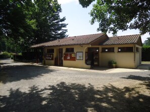 Exterior - Camping des Prairies d' Auvergne (Sauxillanges)