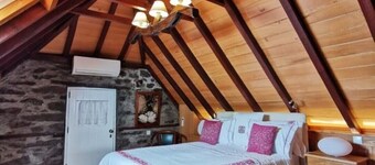 Casas de Pedra - The Camellia - Country house to relax and connect with nature