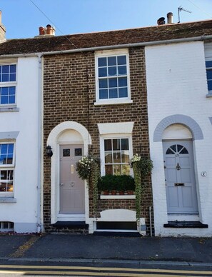 Exterior detail - Charming, period cottage located just off the vibrant  high street of Deal with a gorgeous garden! (Deal)