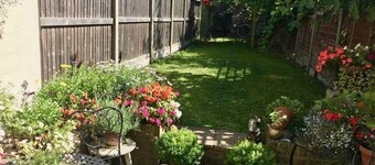 Charmant chalet d'époque situé juste à côté de la rue animée de Deal avec un magnifique jardin!
