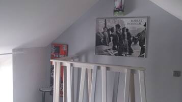 Kamar Double (La Parisienne) | Tirai kedap cahaya, kedap suara, Wi-Fi gratis, dan seprai linen