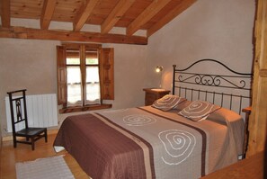 4 chambres, fer et planche à repasser, Wi-Fi gratuit, draps fournis