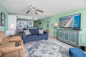 Condo, 1 Bedroom | Living area