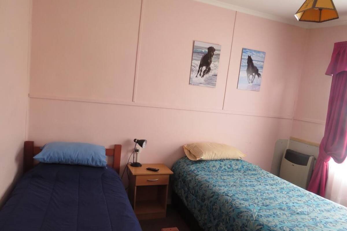 Quarto casal ou duplo, banheiro privativo | Individualmente mobiliados, Wi-Fi de cortesia