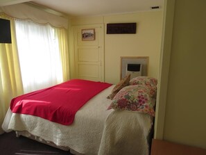 Quarto casal ou duplo, banheiro privativo | Individualmente mobiliados, Wi-Fi de cortesia