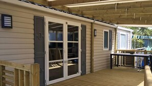 Mobile Home, 3 Bedrooms | Terrace/patio - Rev2Vacances - Camping Le Clos des Pins (Saint-Hilaire-de-Riez)