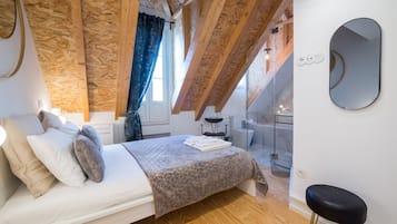 3 bedrooms, in-room safe, iron/ironing board, free WiFi