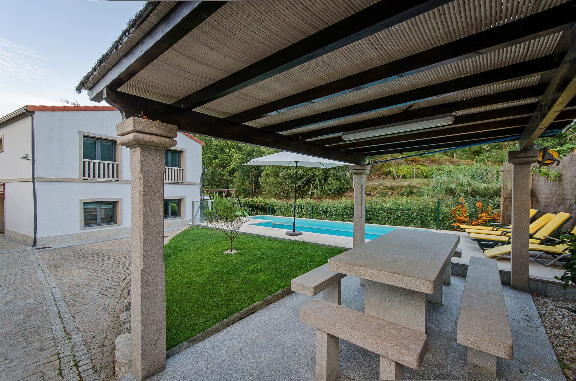 المنطقة المحيطة بالمنشأة