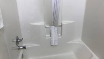 Singola | Bagno | Combinazione doccia/vasca, asciugacapelli, asciugamani, sapone