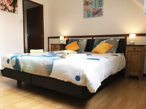 Romantic Room | Individually decorated, individually furnished, bed sheets - Domaine Les Filloux (Saint-Dizier-Masbaraud)