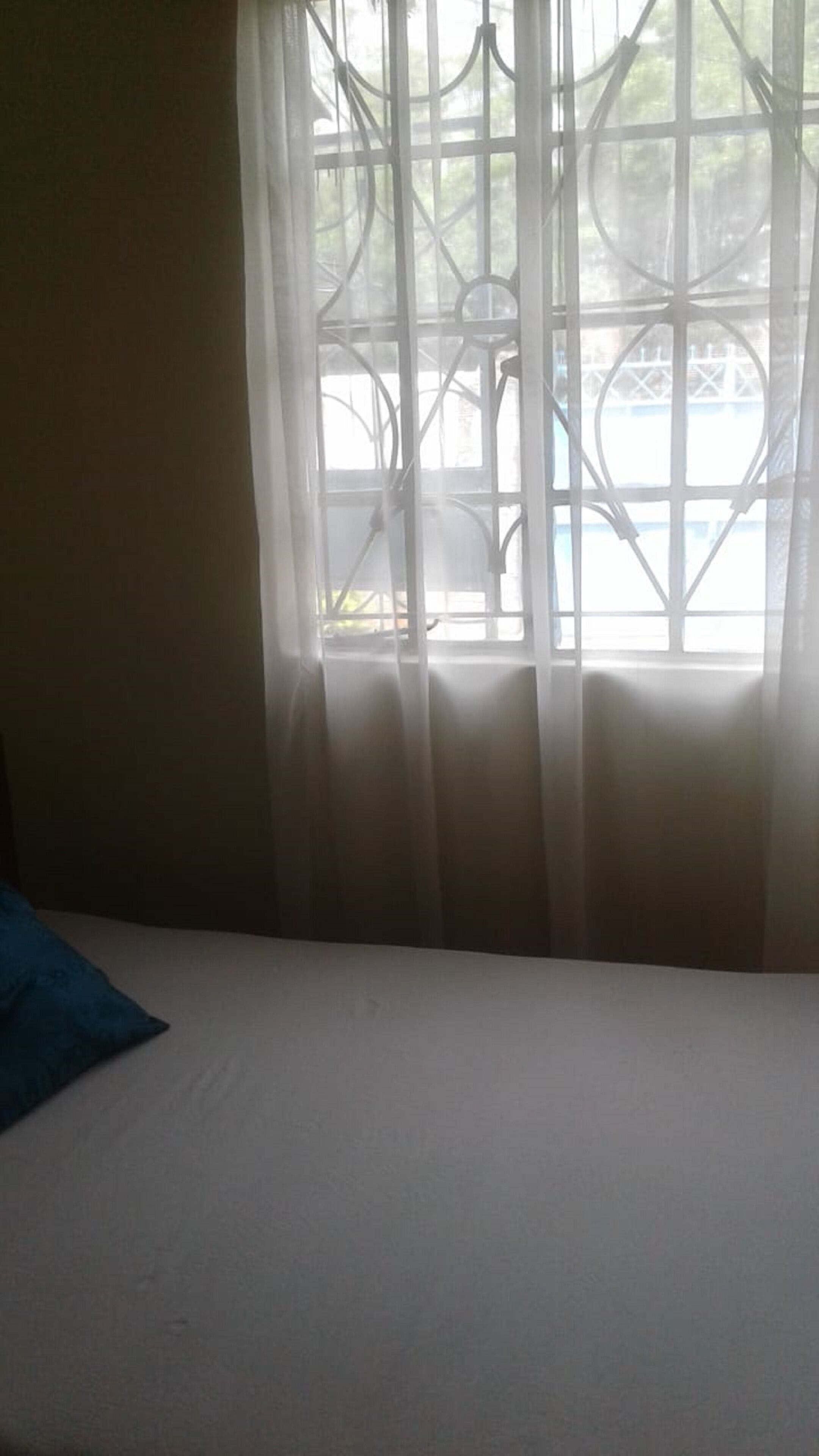 Cortinas blackout, tabla de planchar con plancha y wifi gratis 