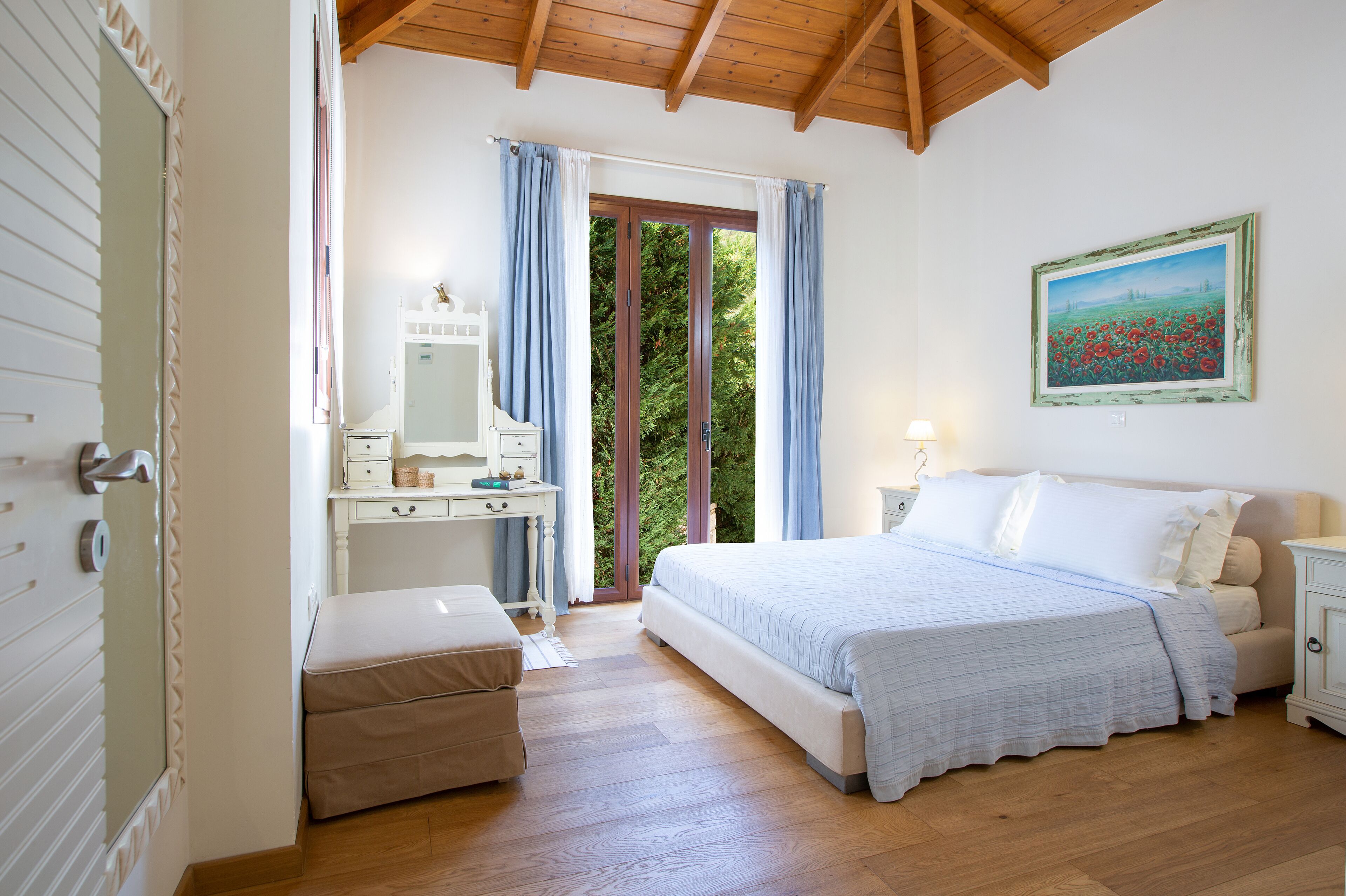 2 bedrooms, in-room safe, iron/ironing board, free WiFi