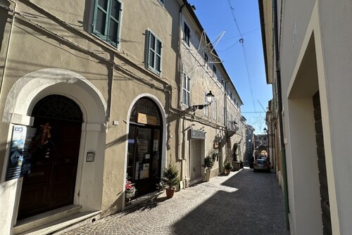 S035 - Sirolo, three-room apartment in the square with sea view