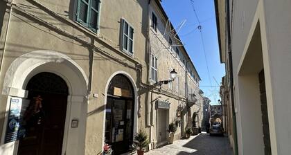 S035 - Sirolo, three-room apartment in the square with sea view