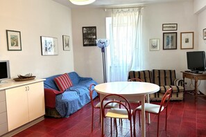 Interior - S035 - Sirolo, three-room apartment in the square with sea view (Sirolo)