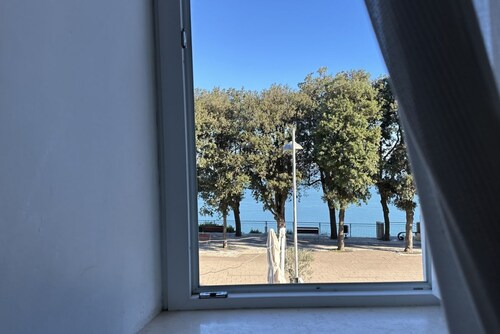 S035 - Sirolo, three-room apartment in the square with sea view